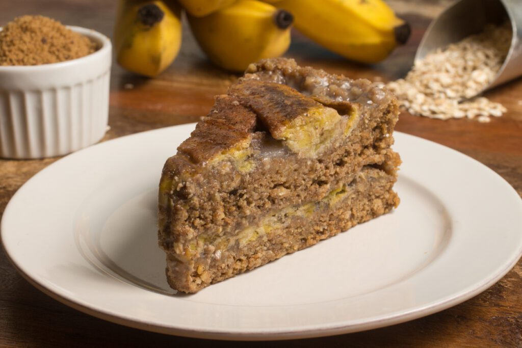 Bolo de banana com aveia e canela