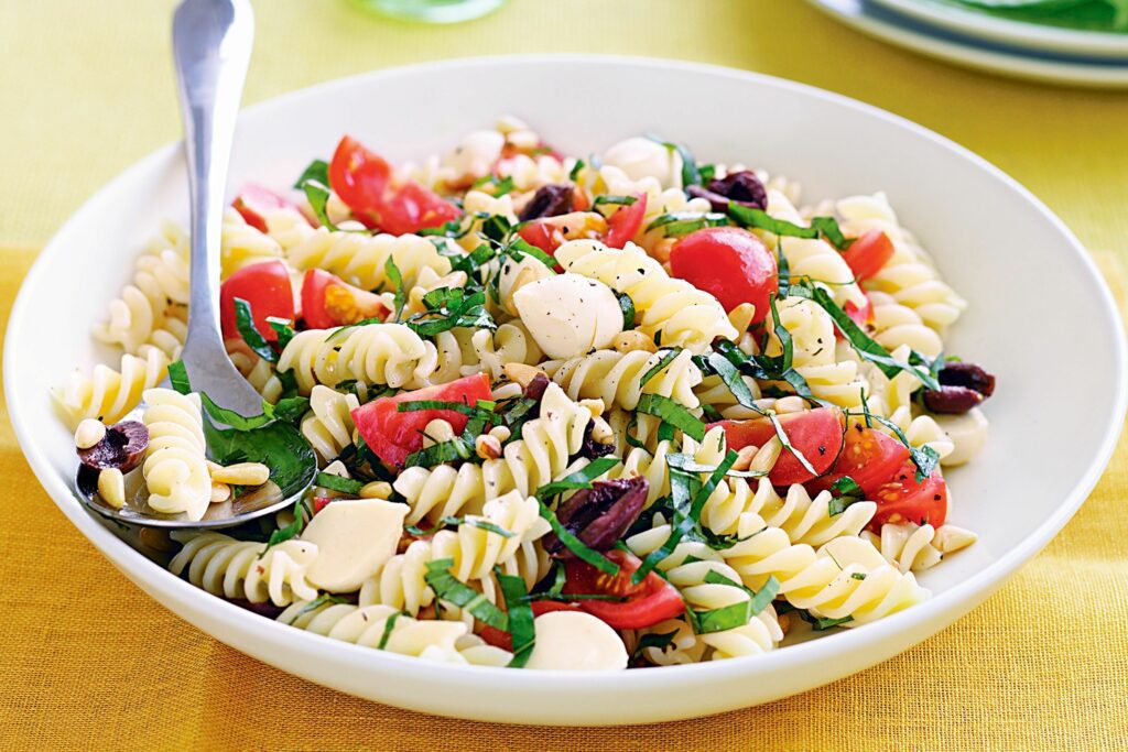 Salada de macarrão parafuso