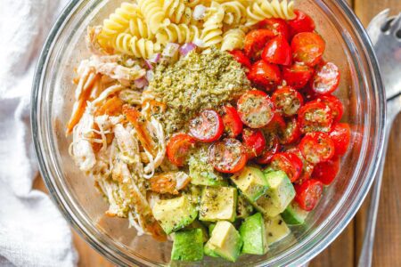 Salada de macarrão com frango