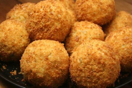 Bolinho de arroz com creme de leite