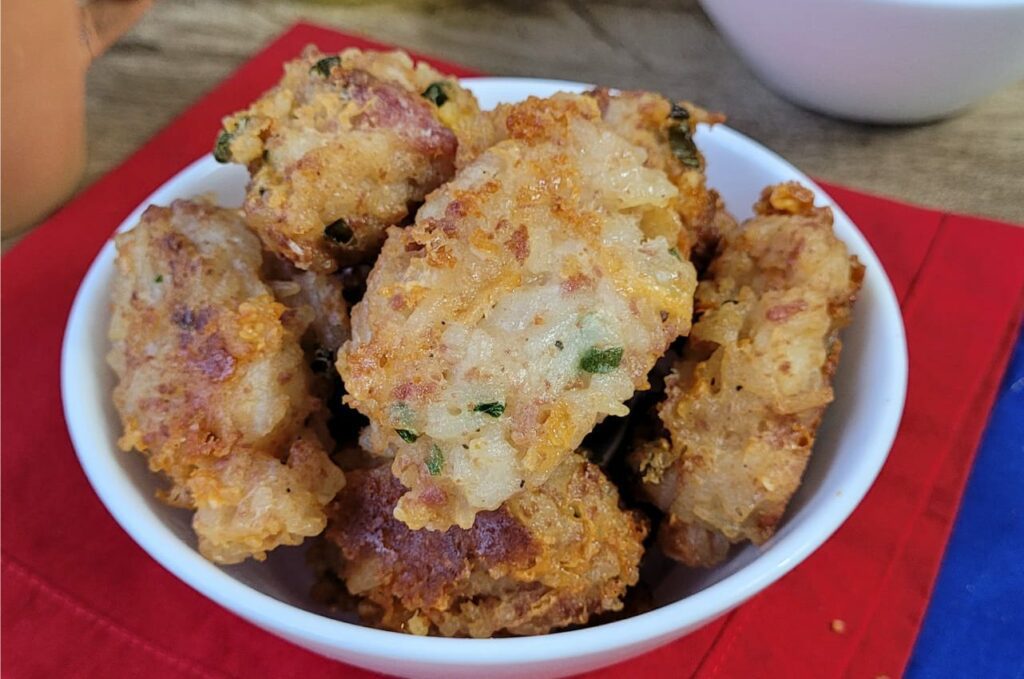 Bolinho de arroz com linguiça