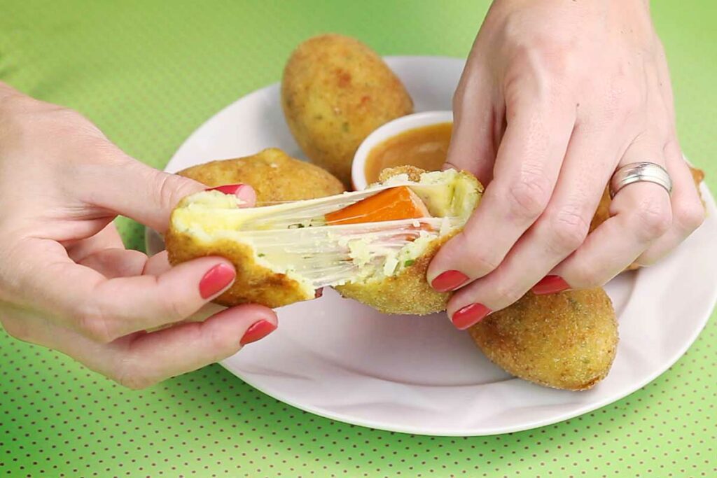 Bolinho de arroz com salsicha