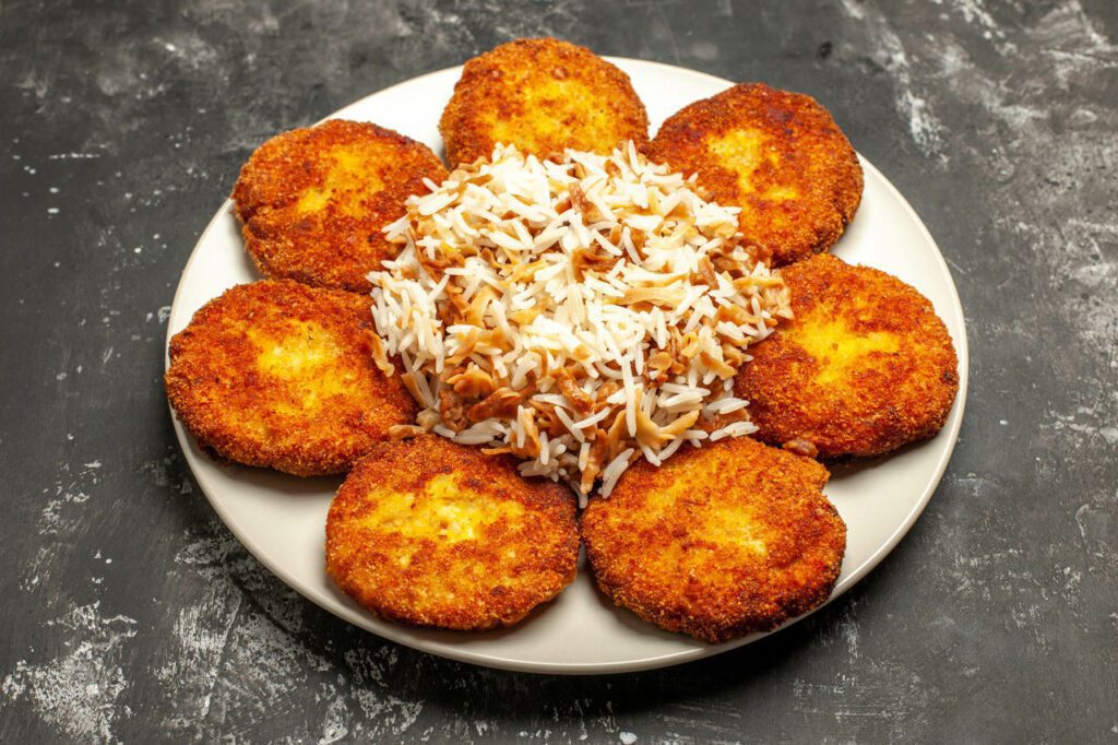 Bolinho de arroz simples com queijo ralado