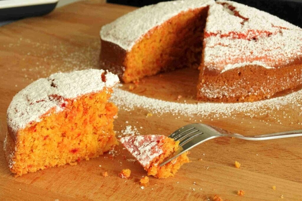 Bolo de cenoura com laranja