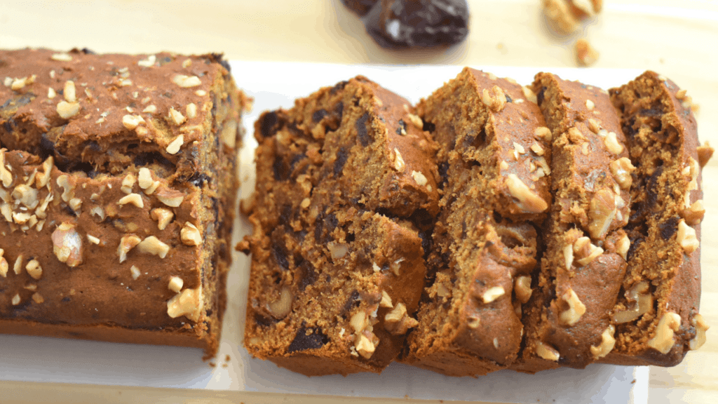 Bolo de chocolate com nozes