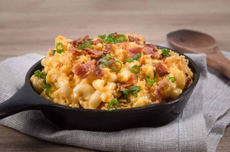 Macarrão com cheddar e bacon