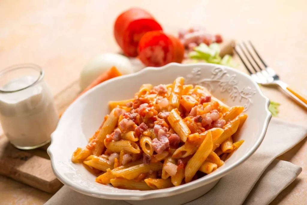 Macarrão com creme de leite na panela de pressão