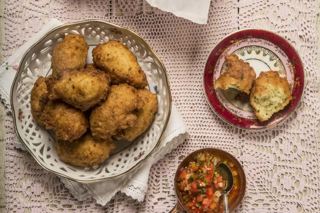 Bolinho de arroz com fubá